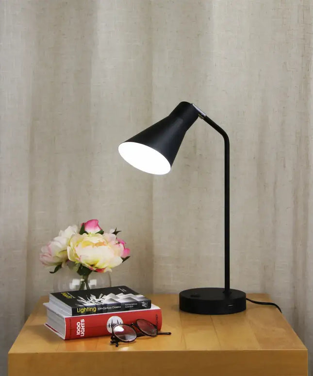 Thor Desk Lamp With USB Black-TABLE AND FLOOR LAMPS-Oriel